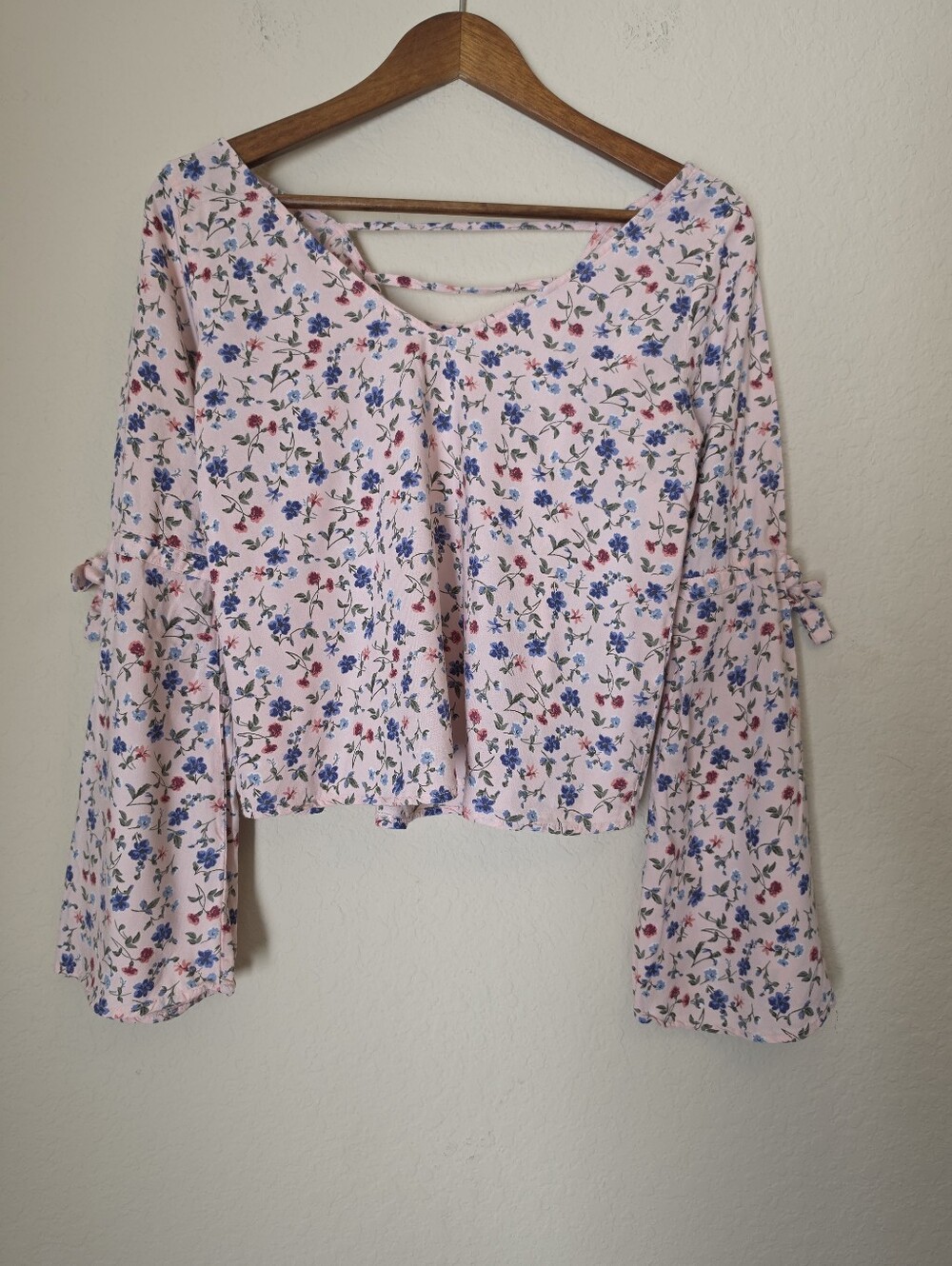 Hollister Crop Top Womens Sz Small Pink Blue Ditsy Floral Boho Bell Sleeve 90s